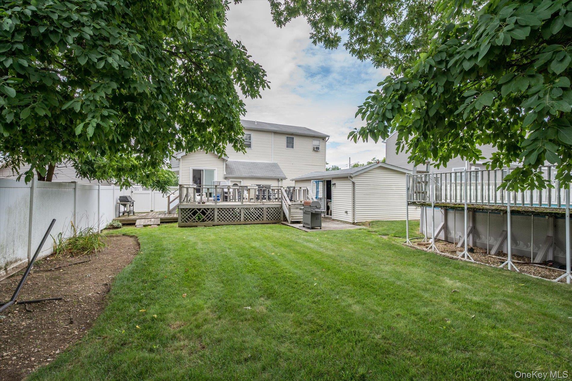 Single Family Ruth Place Nassau County, NY 11710, MLS-1034022-18
