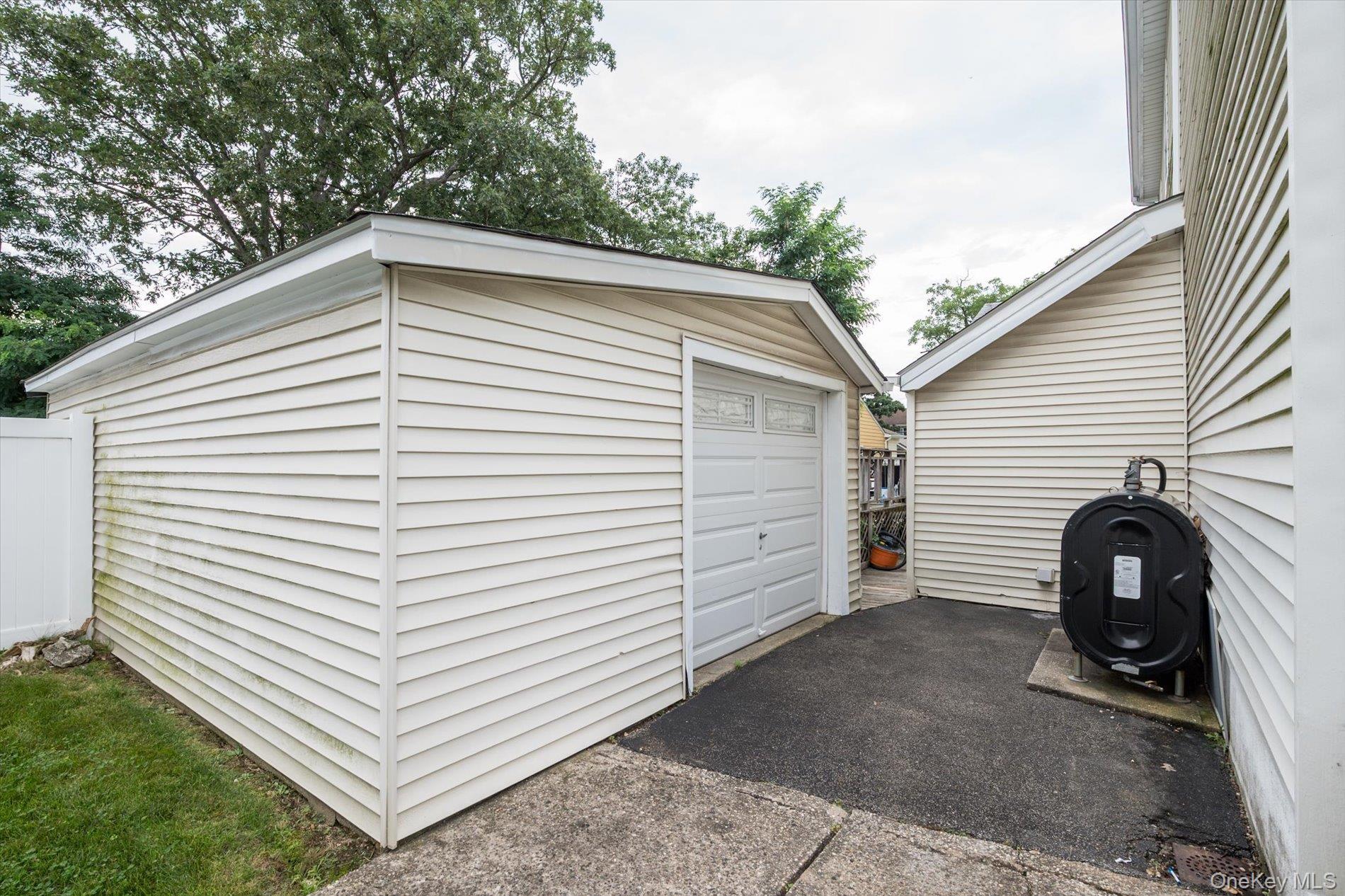 Single Family Ruth Place Nassau County, NY 11710, MLS-1034022-19