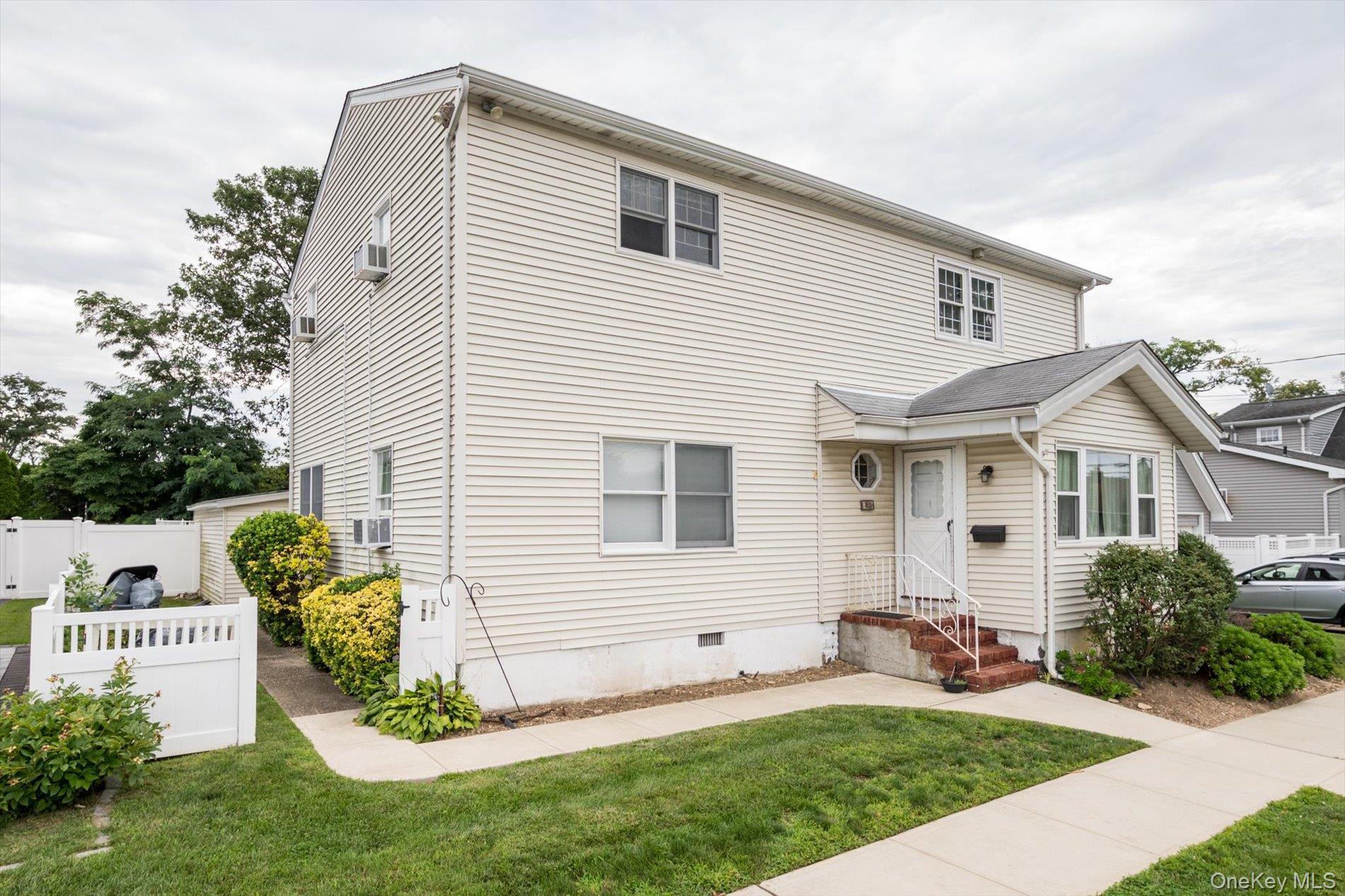 Single Family Ruth Place Nassau County, NY 11710, MLS-1034022-3