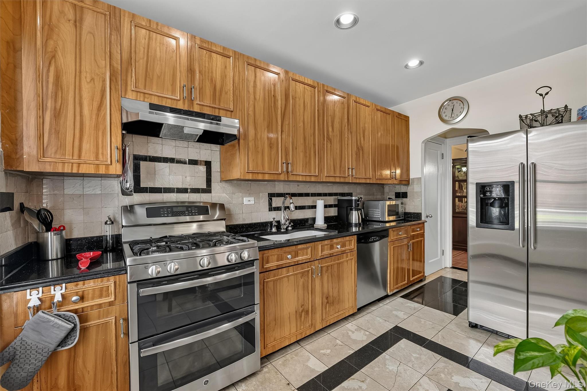 Single Family Holland Avenue  Bronx, NY 10467, MLS-1034028-18