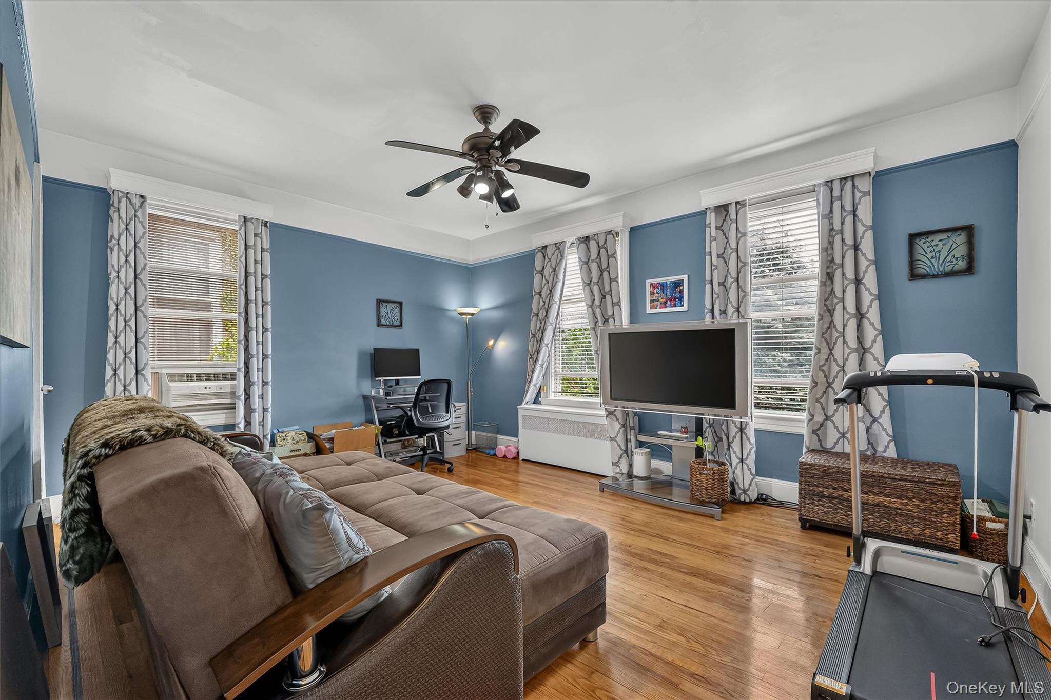 Single Family Holland Avenue  Bronx, NY 10467, MLS-1034028-32