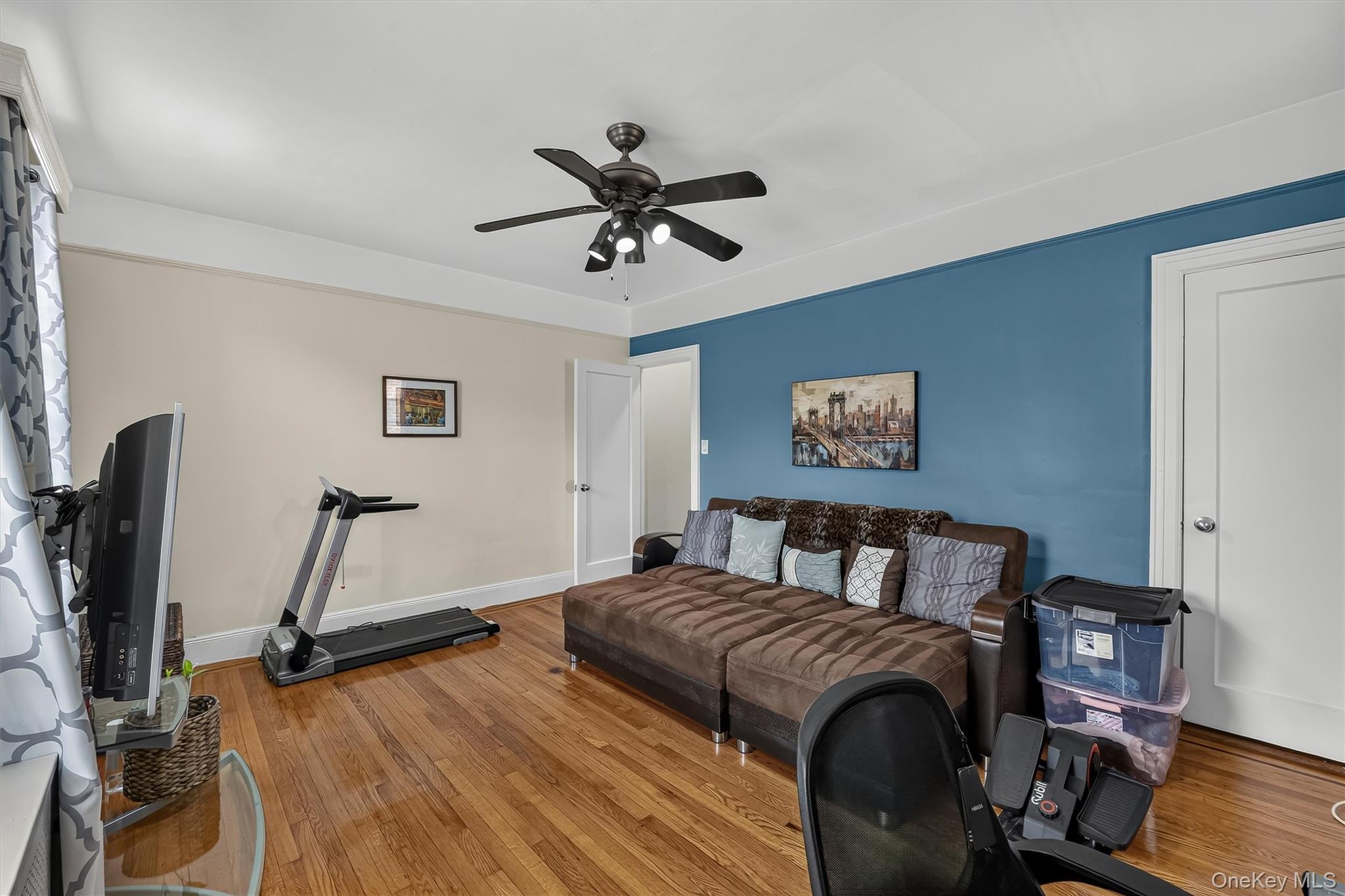 Single Family Holland Avenue  Bronx, NY 10467, MLS-1034028-33