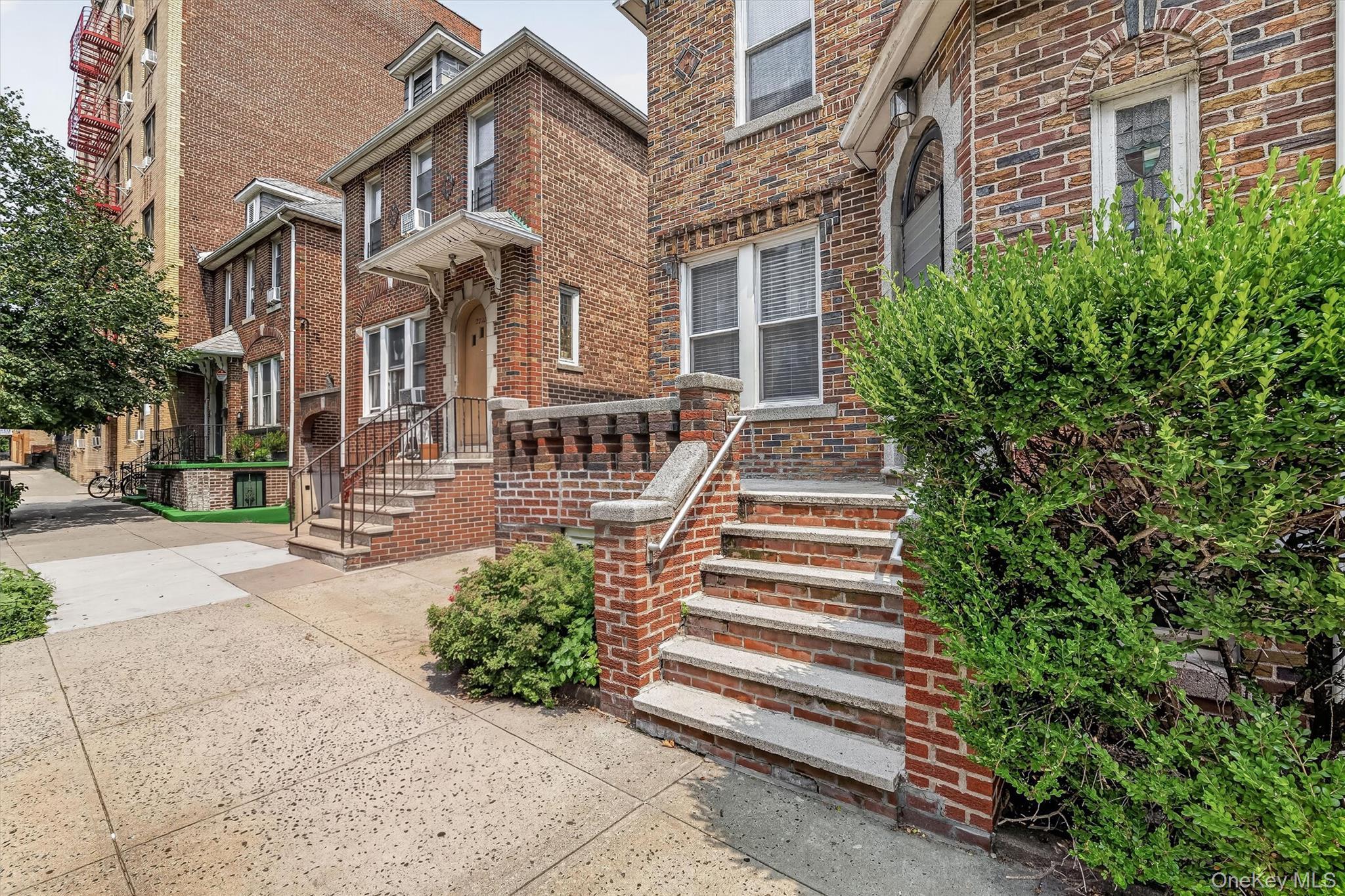 Single Family Holland Avenue  Bronx, NY 10467, MLS-1034028-4