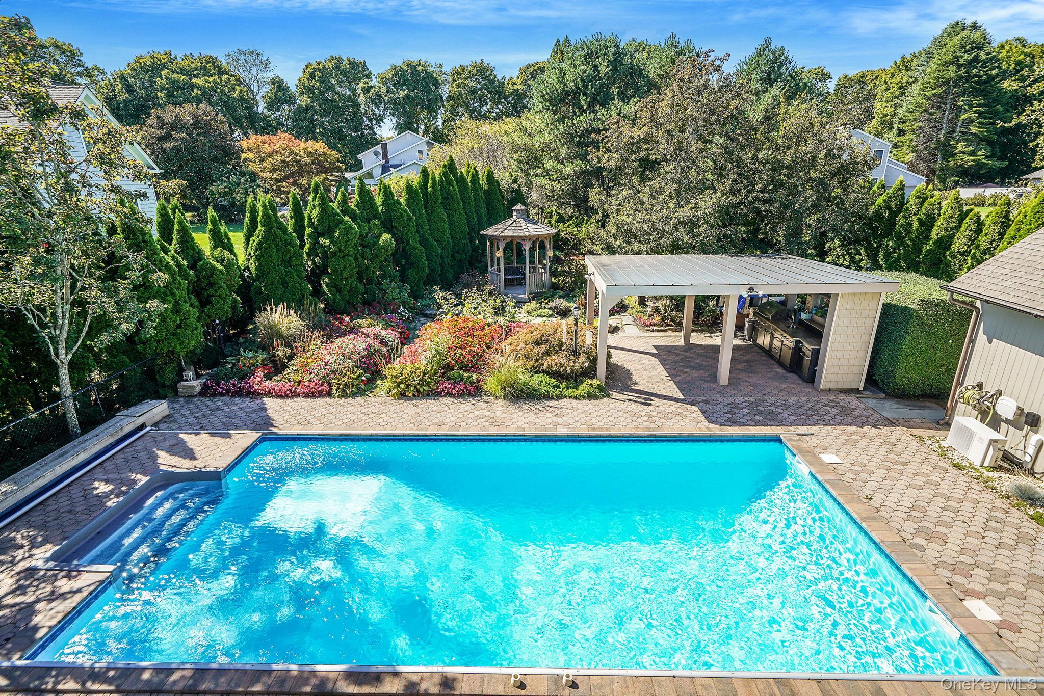 Single Family Seacove Lane  Suffolk County, NY 11901, MLS-1034035-39