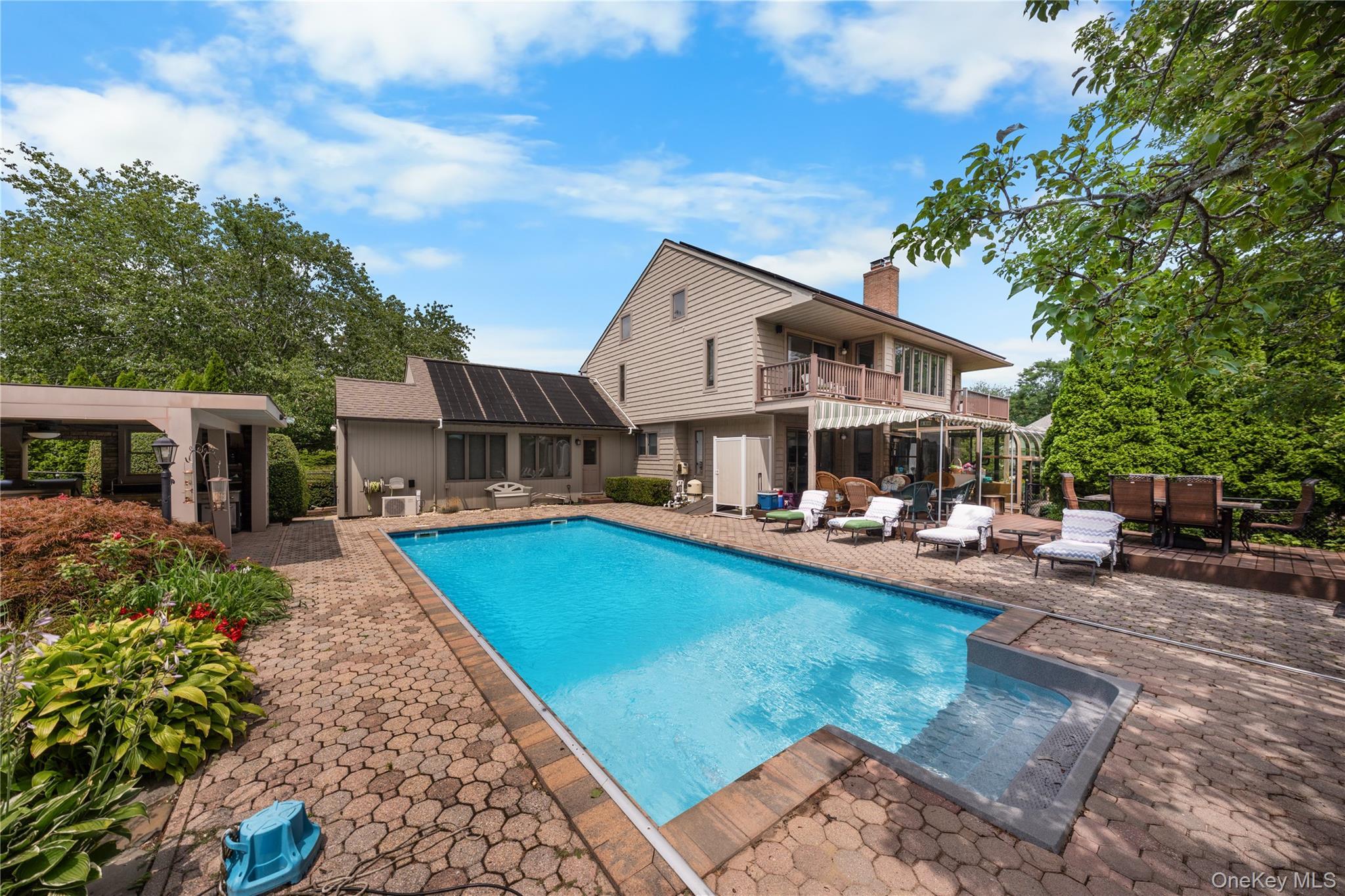 Single Family Seacove Lane  Suffolk County, NY 11901, MLS-1034035-40