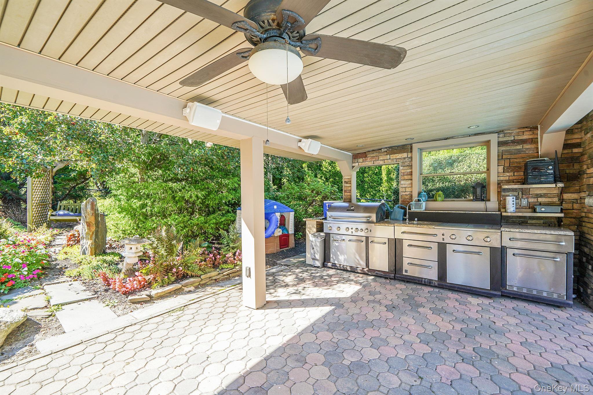 Single Family Seacove Lane  Suffolk County, NY 11901, MLS-1034035-43