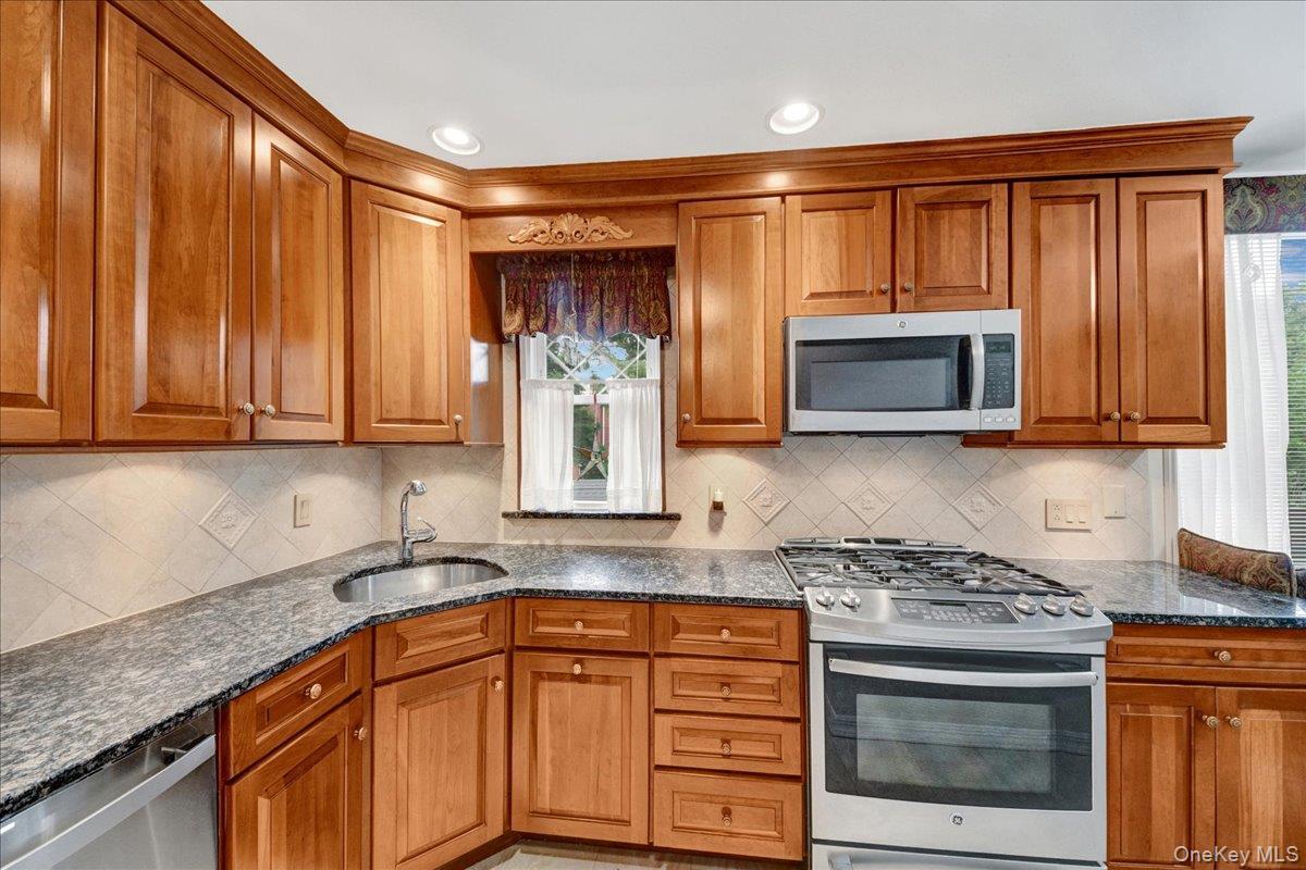 Single Family Tenbroeck Avenue Bronx, NY 10461, MLS-1034068-8