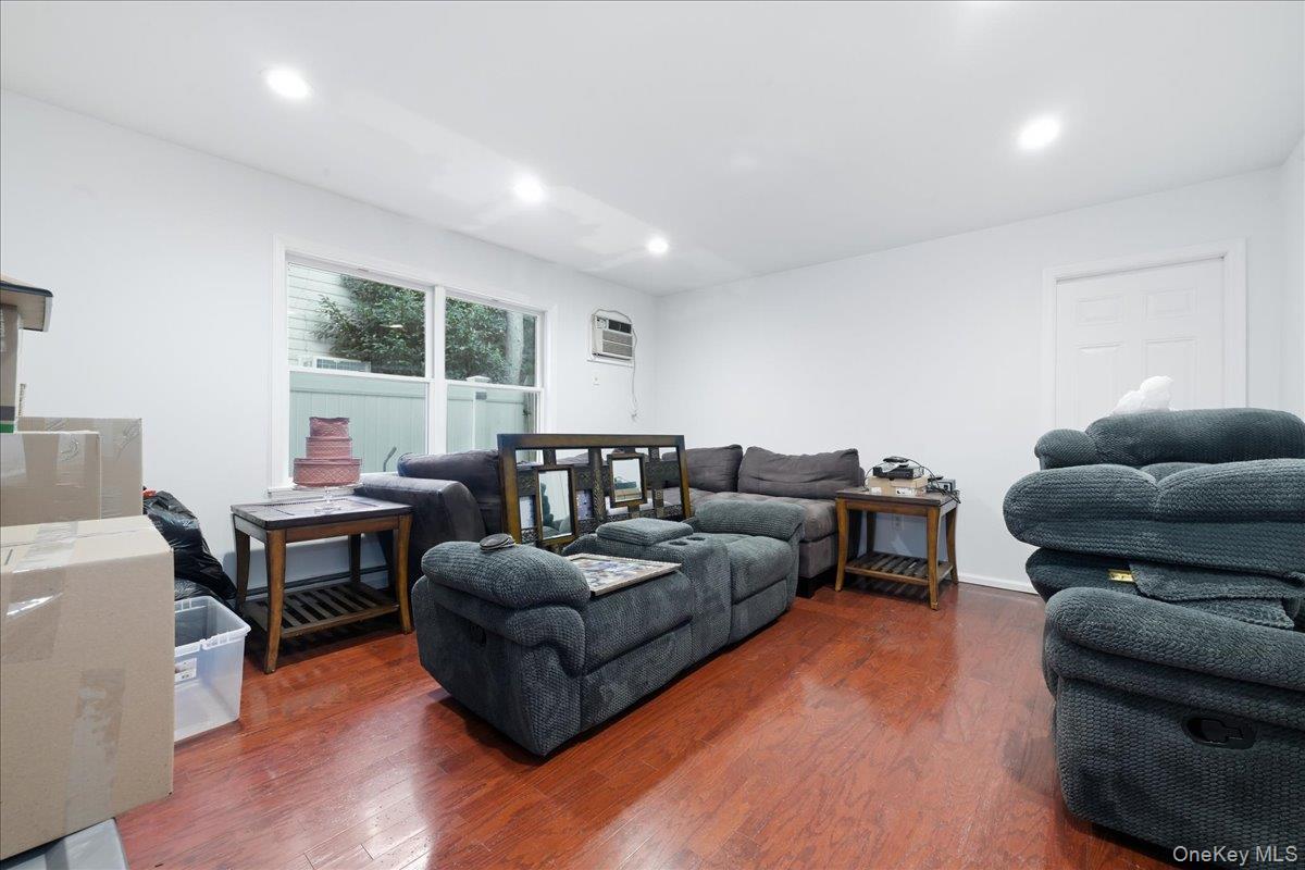 Single Family Bridle Lane Nassau County, NY 11801, MLS-1034110-14