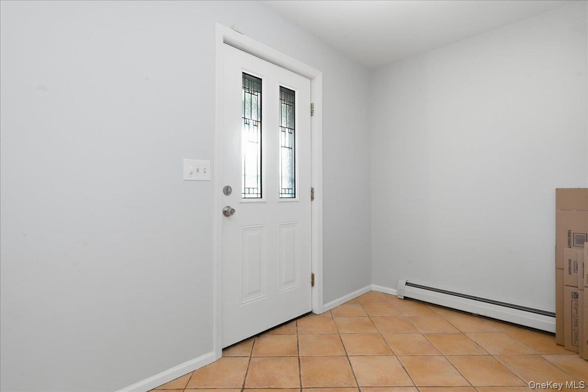Single Family Bridle Lane Nassau County, NY 11801, MLS-1034110-4