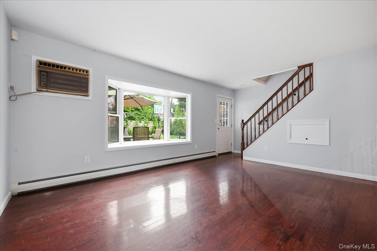 Single Family Bridle Lane Nassau County, NY 11801, MLS-1034110-6