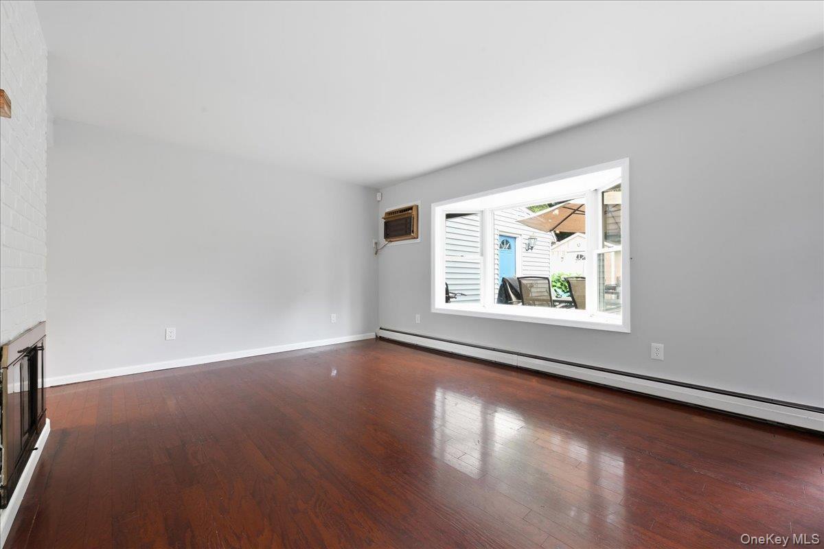Single Family Bridle Lane Nassau County, NY 11801, MLS-1034110-7