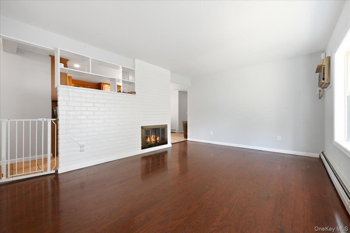 Single Family Bridle Lane Nassau County, NY 11801, MLS-1034110-8