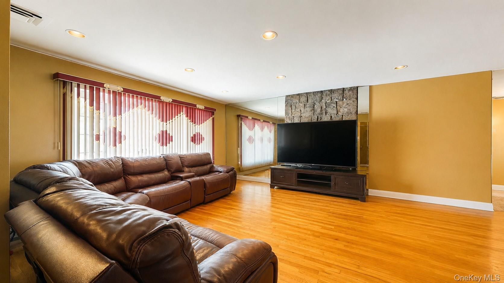 Single Family W Valley Stream Boulevard Nassau County, NY 11580, MLS-1034122-9