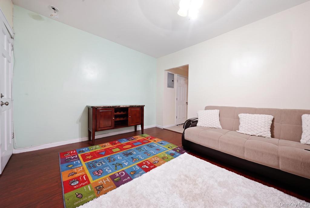 Single Family 197th Street  Queens, NY 11412, MLS-1034126-4