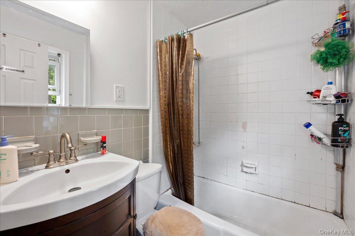 Single Family Olivia Street Westchester County, NY 10573, MLS-1034173-9