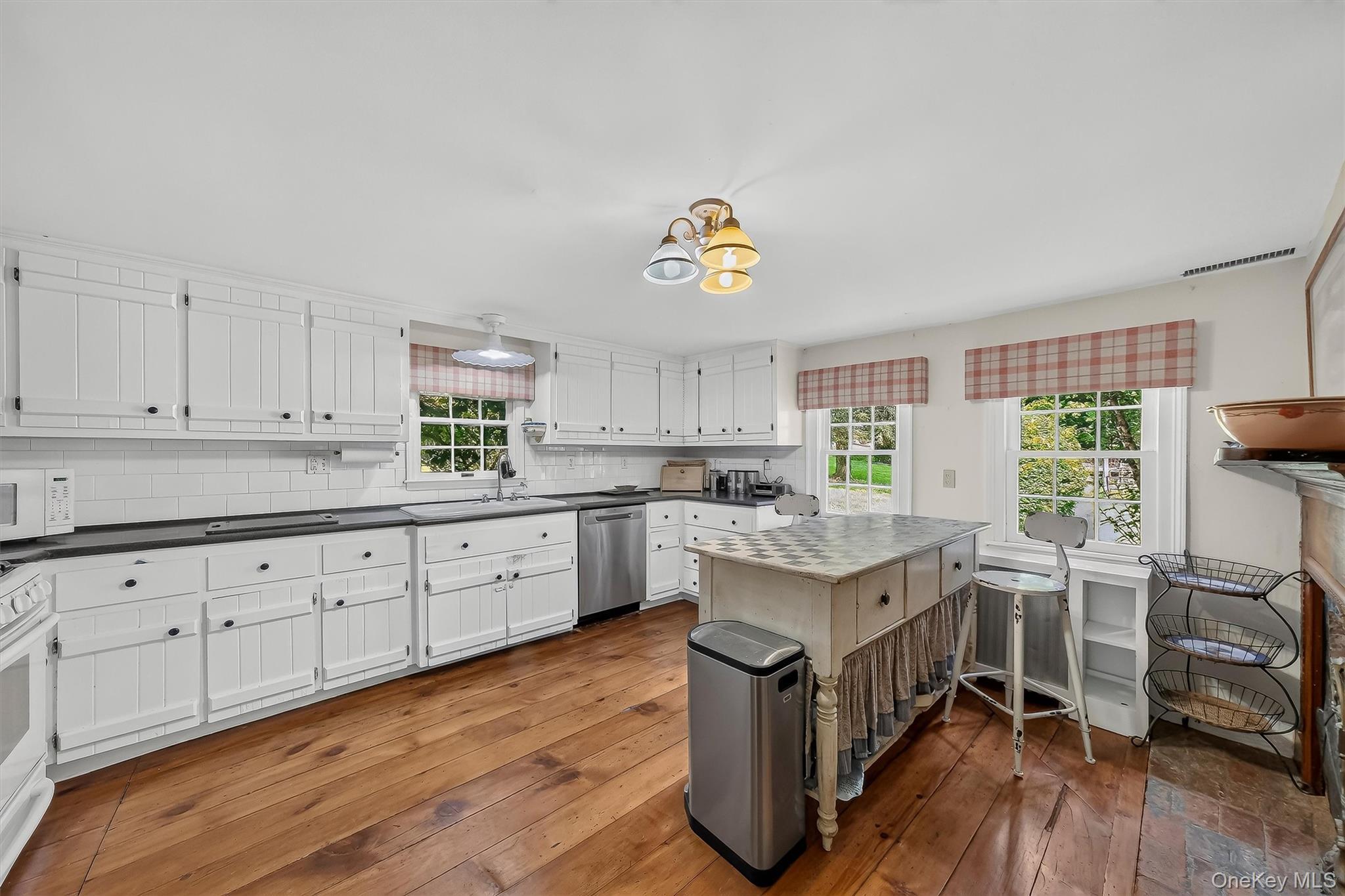 Single Family Inningwood Road  Westchester County, NY 10562, MLS-1034206-13