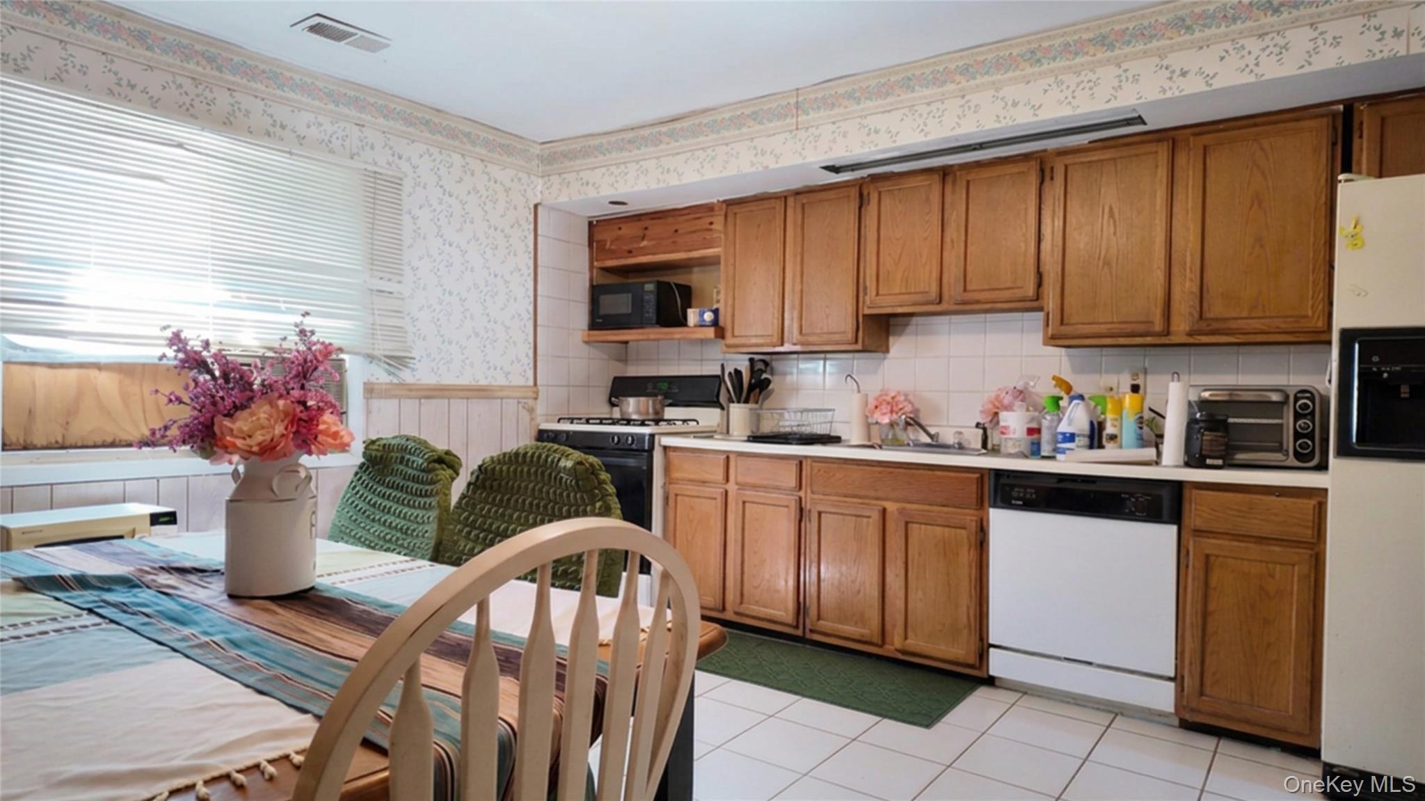 Single Family Custom Lane Suffolk County, NY 11776, MLS-1034212-5
