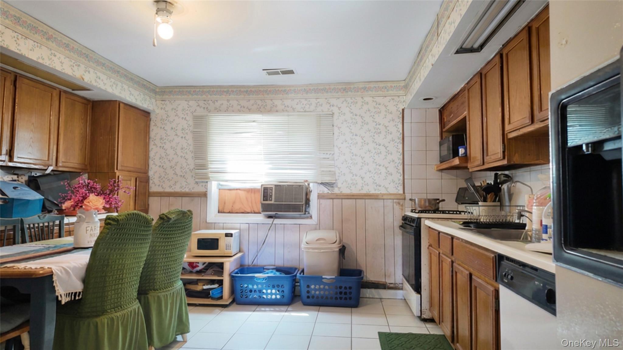 Single Family Custom Lane Suffolk County, NY 11776, MLS-1034212-9