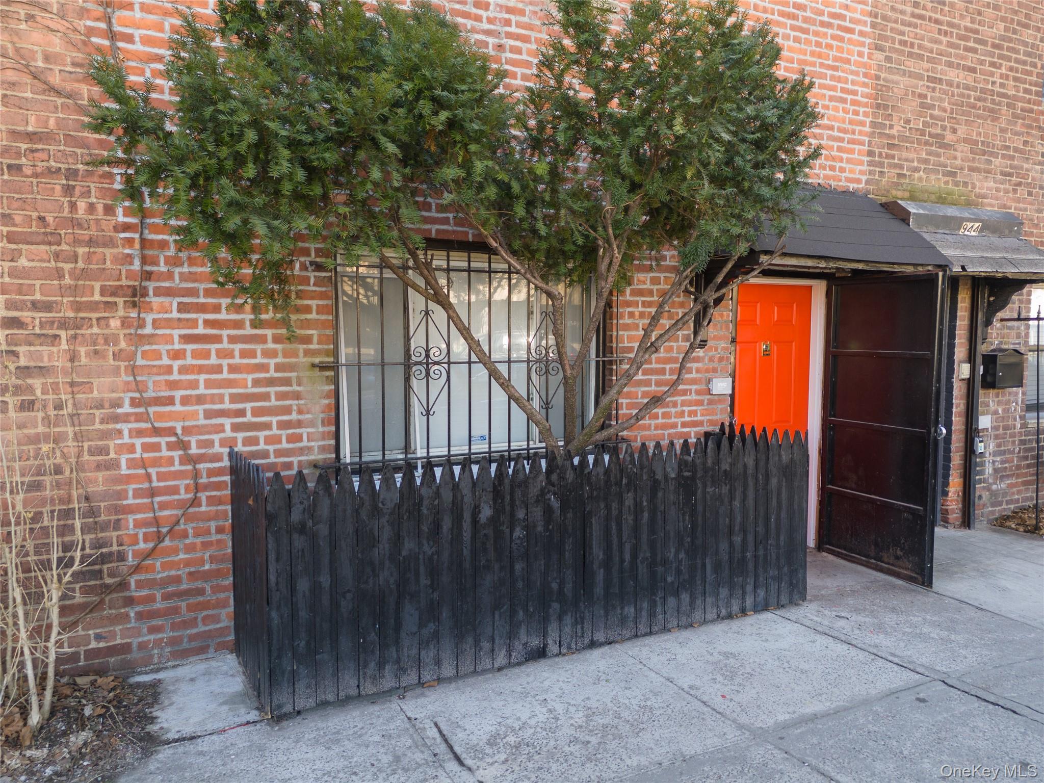 Single Family Gerard Avenue Bronx, NY 10452, MLS-1034261-19