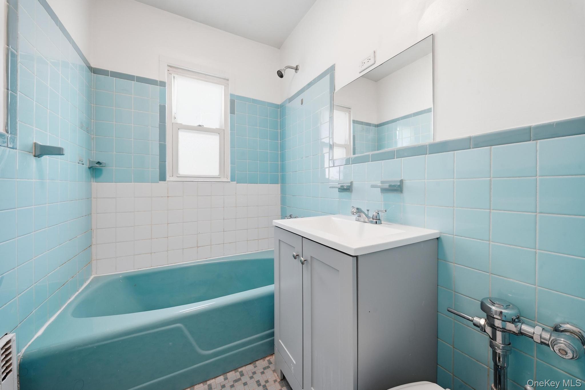 Single Family 187th Street Queens, NY 11365, MLS-1034337-16