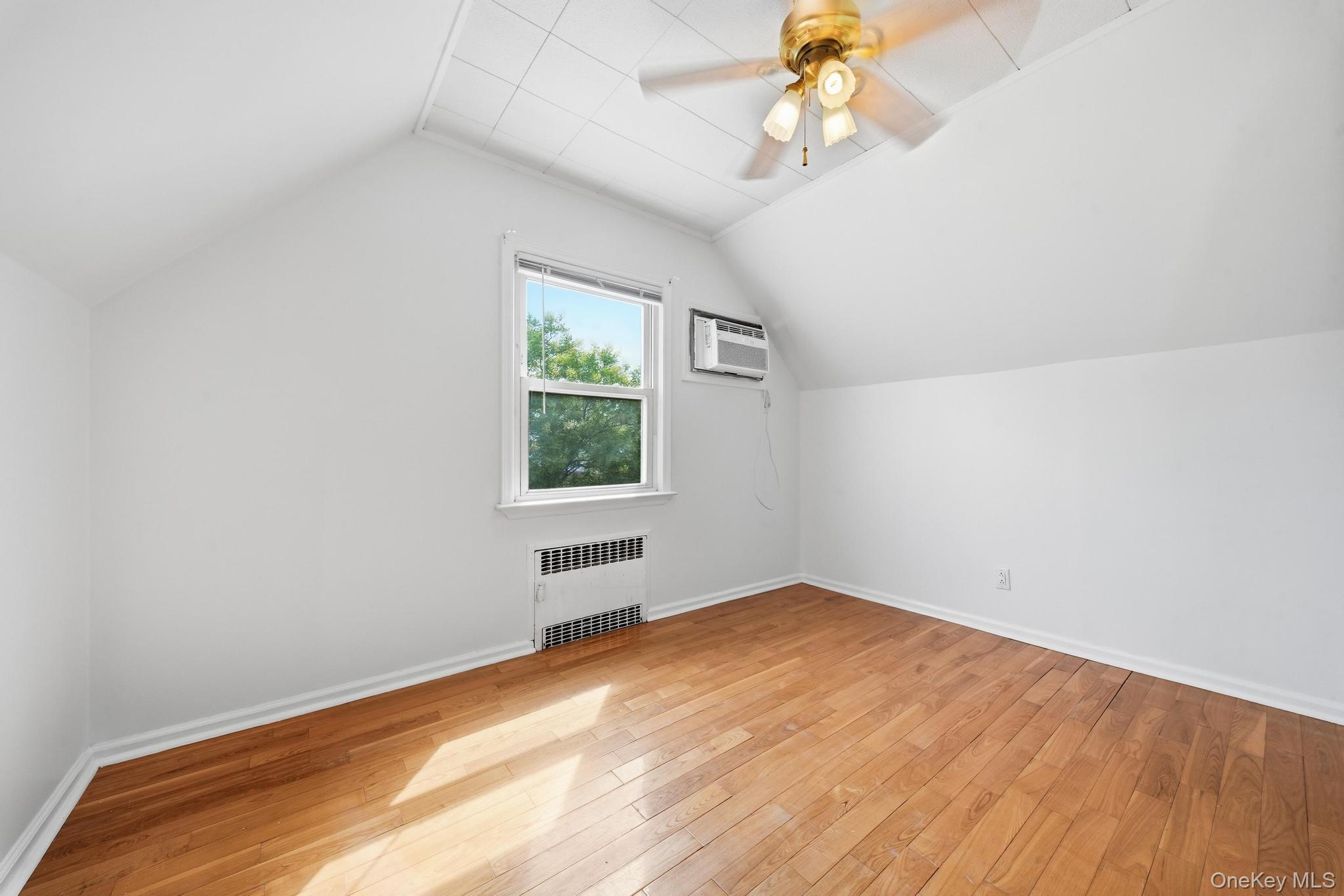Single Family 187th Street Queens, NY 11365, MLS-1034337-17