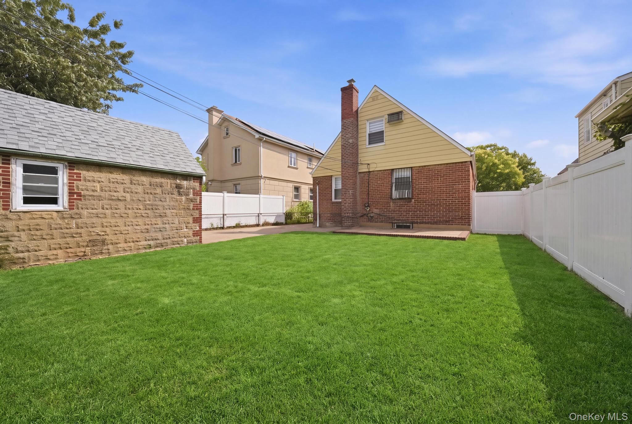 Single Family 187th Street Queens, NY 11365, MLS-1034337-25