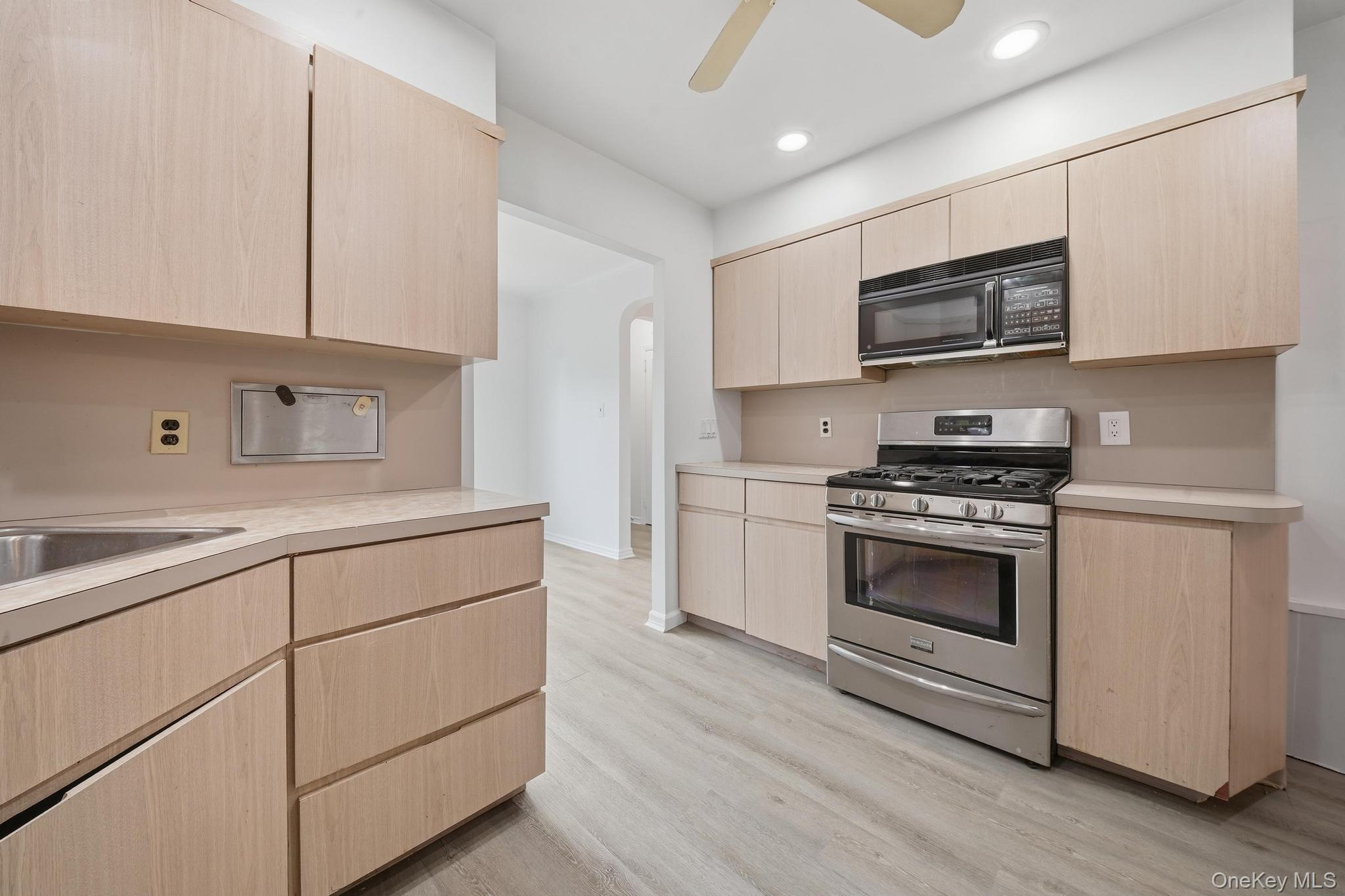 Single Family 187th Street Queens, NY 11365, MLS-1034337-6