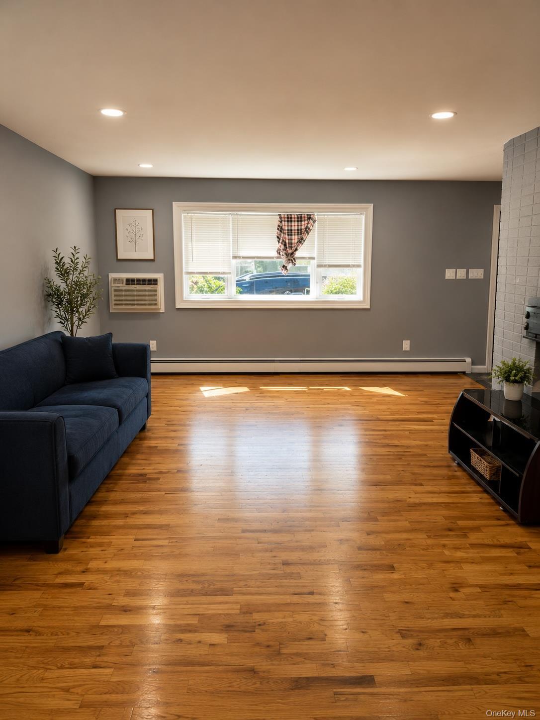 Single Family West End Avenue  Suffolk County, NY 11967, MLS-1034356-4