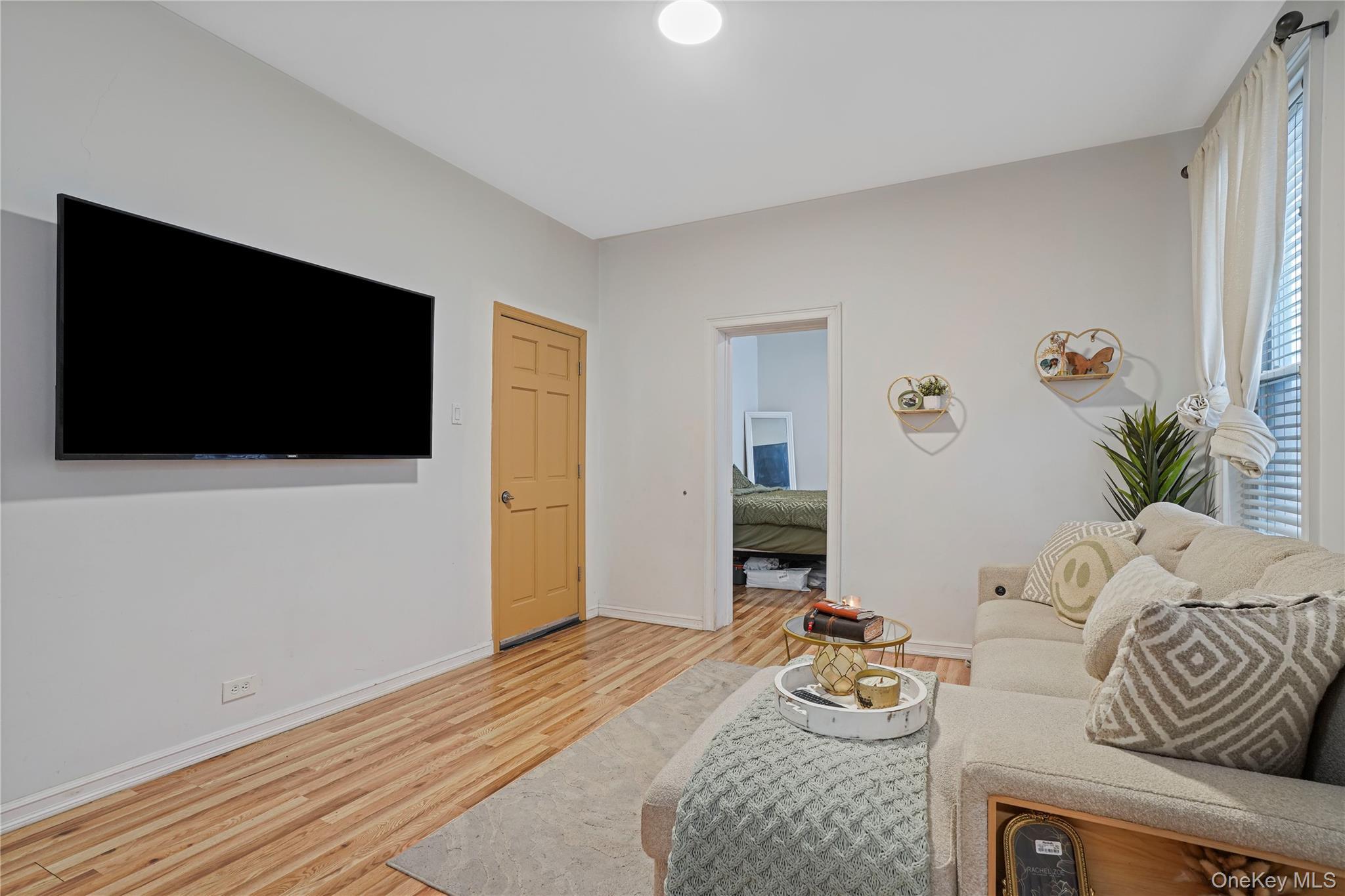 Single Family E 183rd Street Bronx, NY 10458, MLS-1034413-13