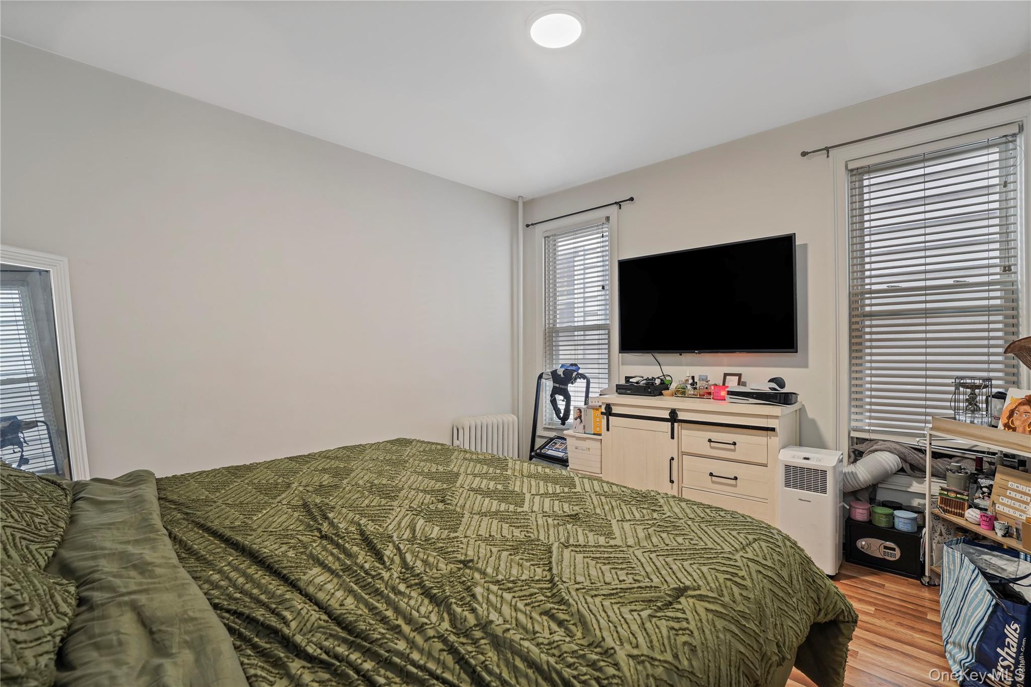 Single Family E 183rd Street Bronx, NY 10458, MLS-1034413-22