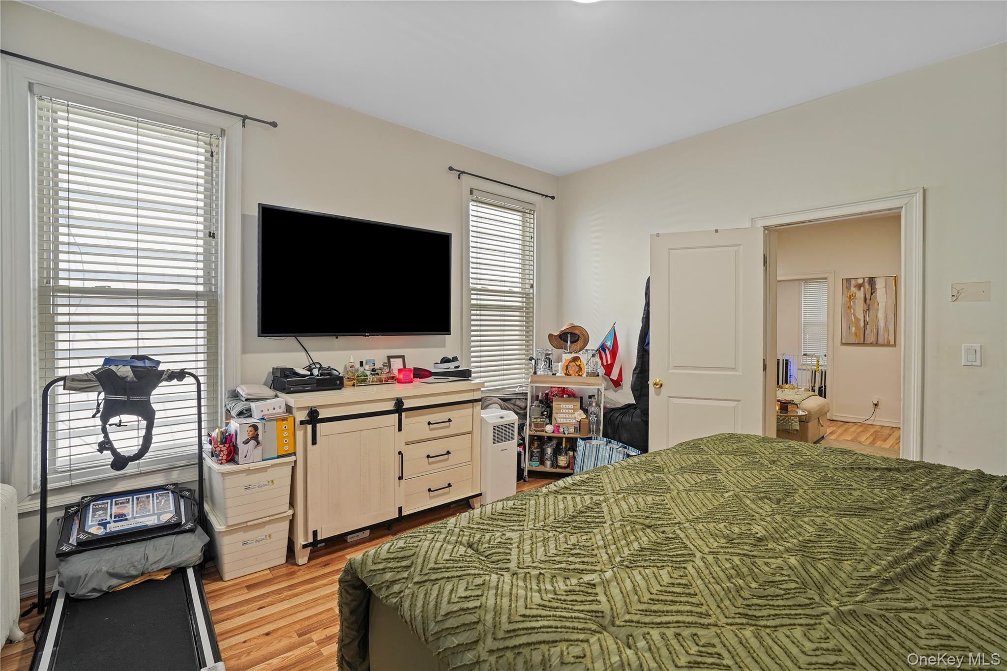 Single Family E 183rd Street Bronx, NY 10458, MLS-1034413-23