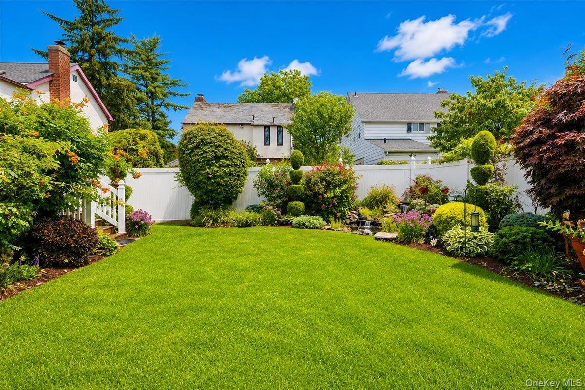Single Family Piccadilly Downs  Nassau County, NY 11563, MLS-1034427-26