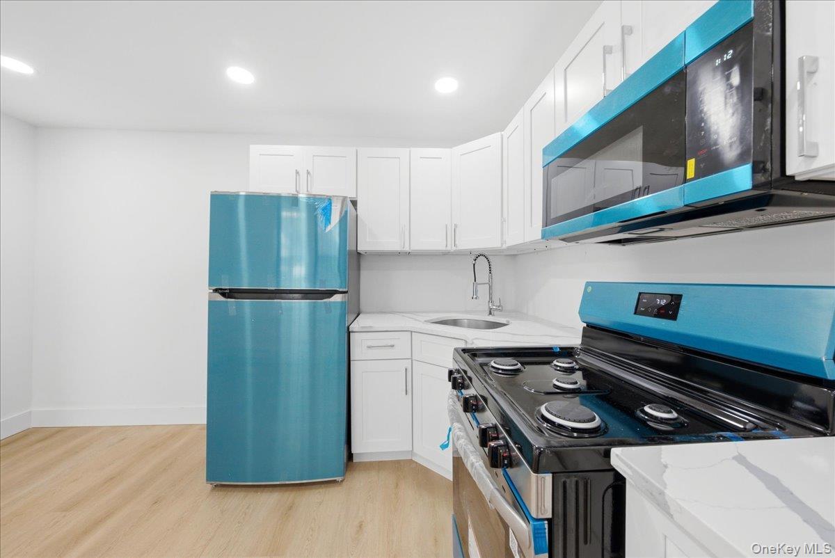 Single Family Tiemann Avenue Bronx, NY 10469, MLS-1034559-10