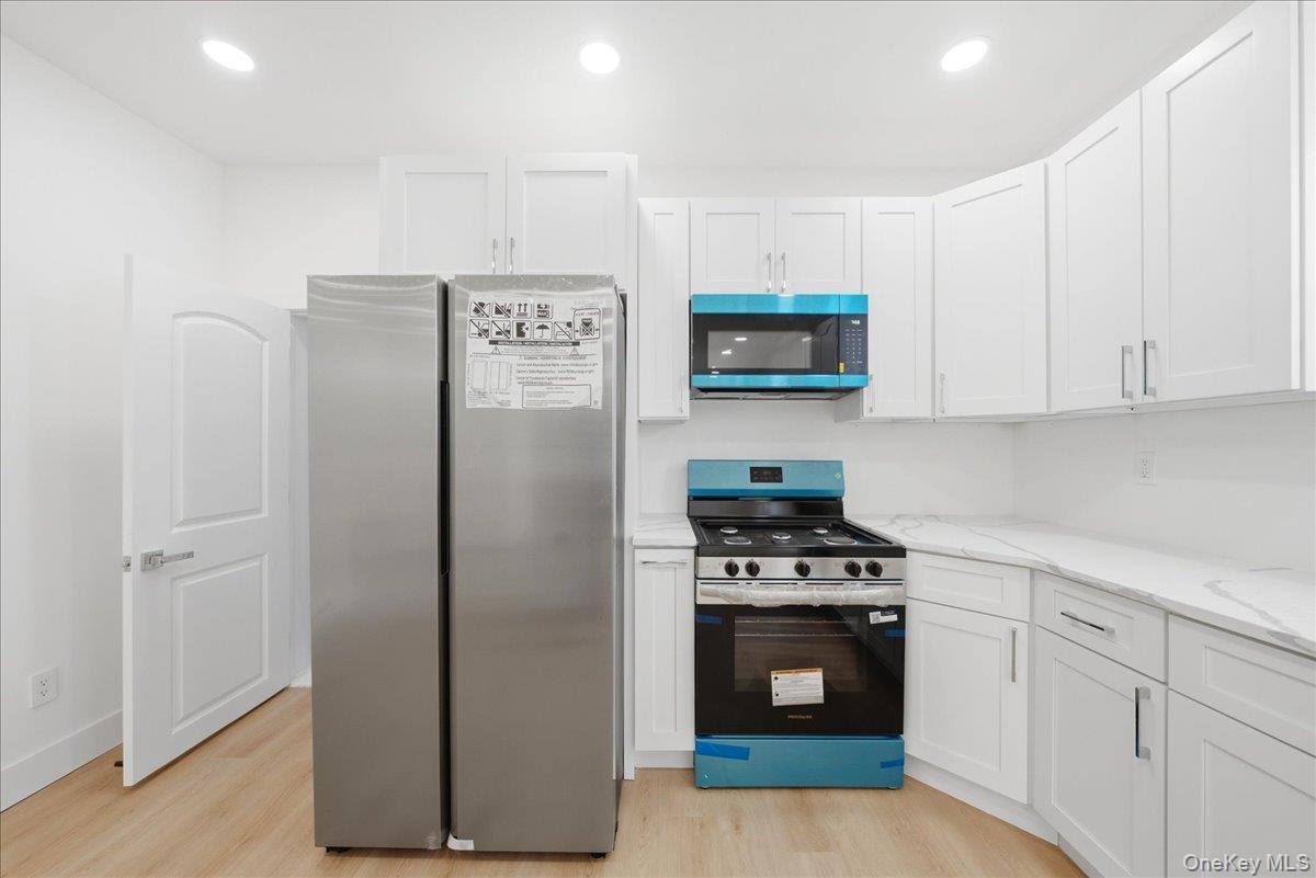 Single Family Tiemann Avenue Bronx, NY 10469, MLS-1034559-12