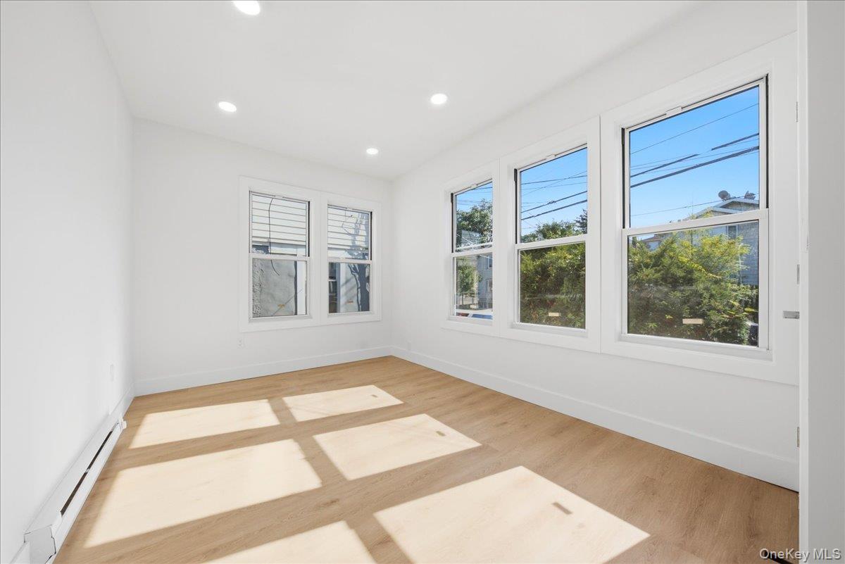 Single Family Tiemann Avenue Bronx, NY 10469, MLS-1034559-13