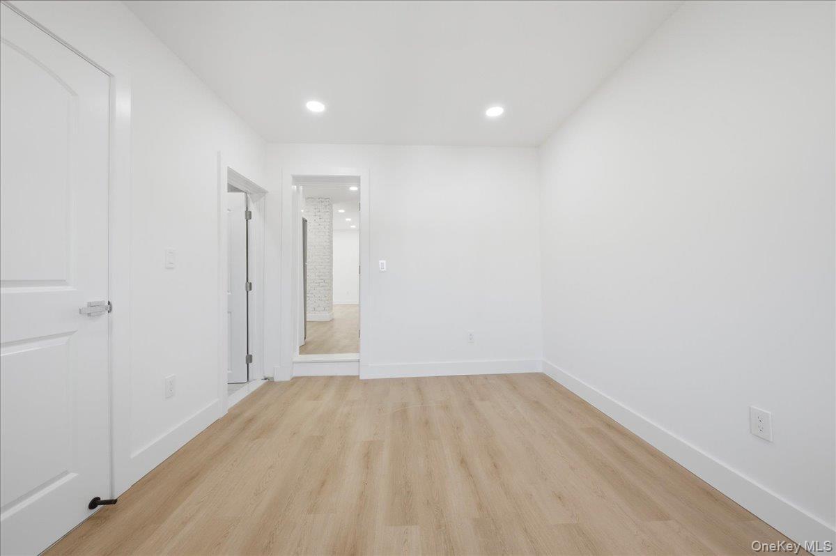 Single Family Tiemann Avenue Bronx, NY 10469, MLS-1034559-17