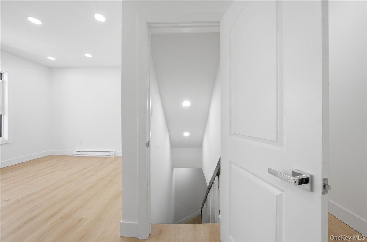 Single Family Tiemann Avenue Bronx, NY 10469, MLS-1034559-18