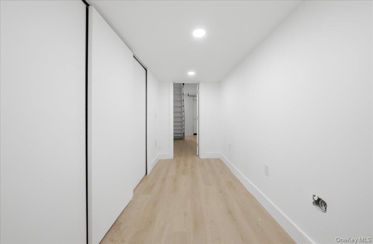 Single Family Tiemann Avenue Bronx, NY 10469, MLS-1034559-19