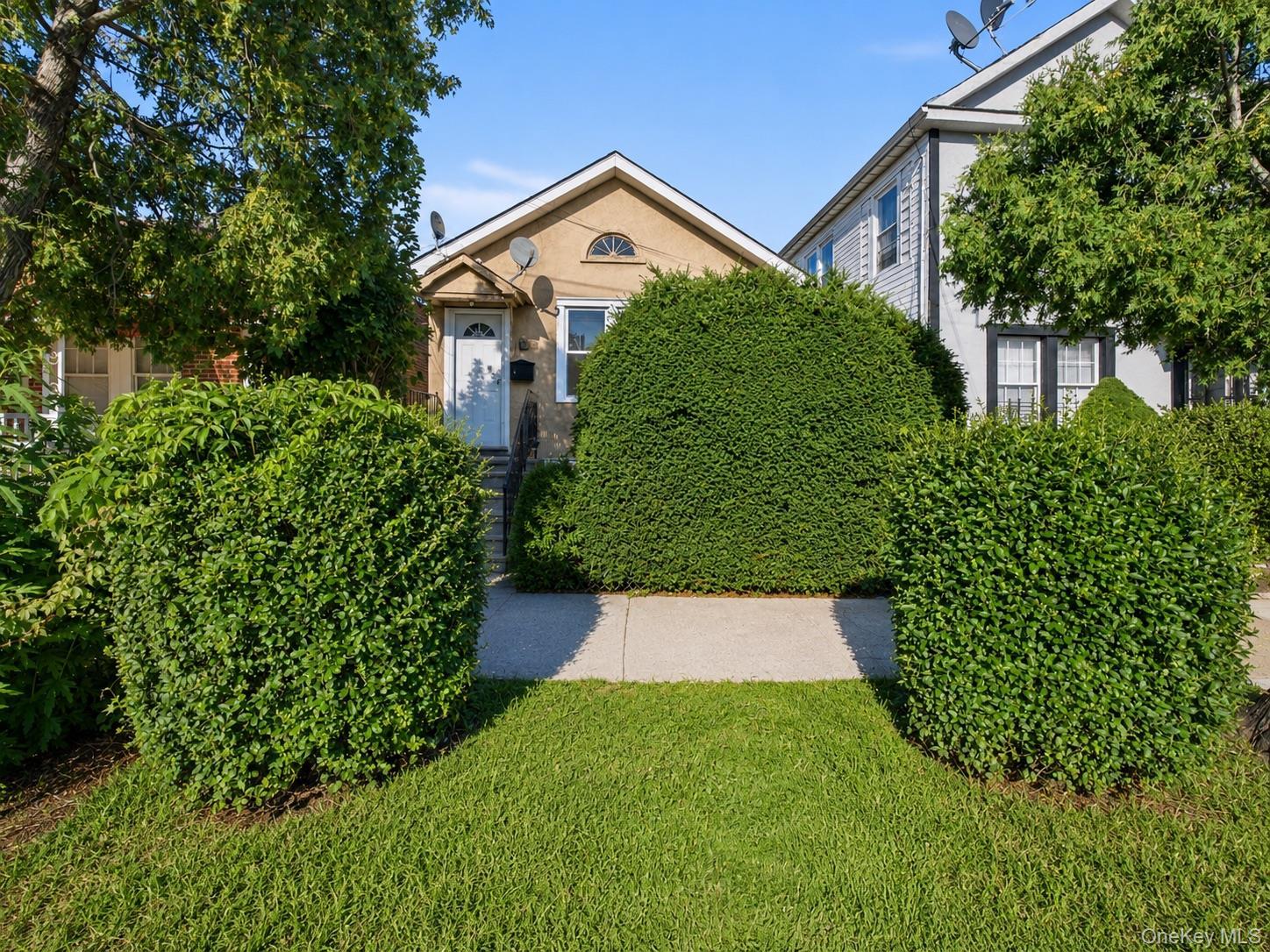 Single Family Tiemann Avenue Bronx, NY 10469, MLS-1034559-2