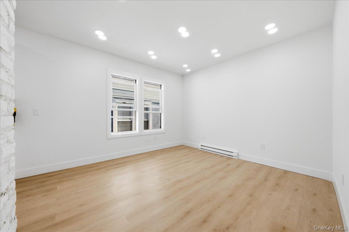 Single Family Tiemann Avenue Bronx, NY 10469, MLS-1034559-20