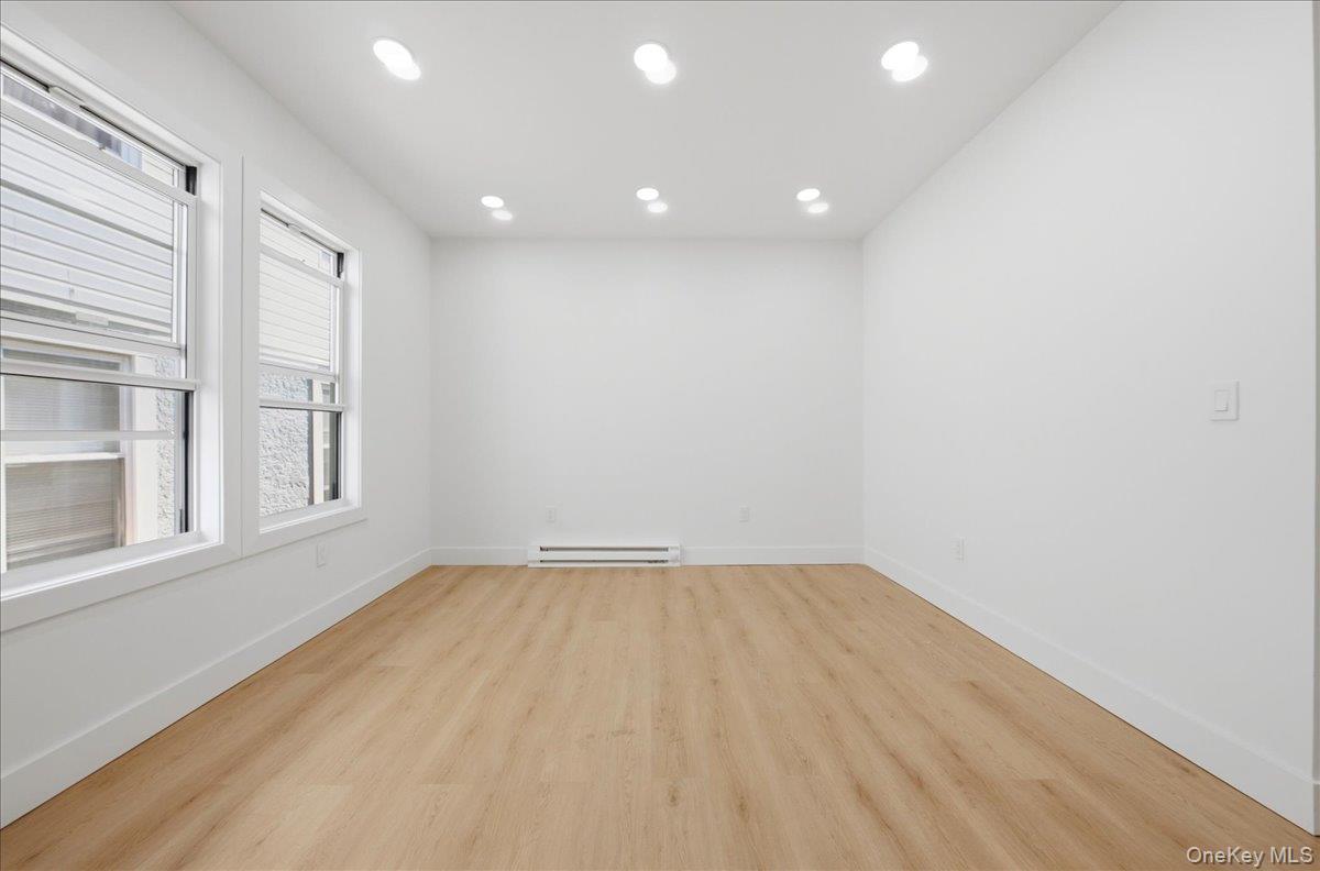 Single Family Tiemann Avenue Bronx, NY 10469, MLS-1034559-21