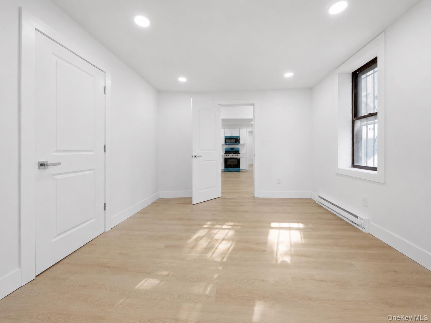 Single Family Tiemann Avenue Bronx, NY 10469, MLS-1034559-23