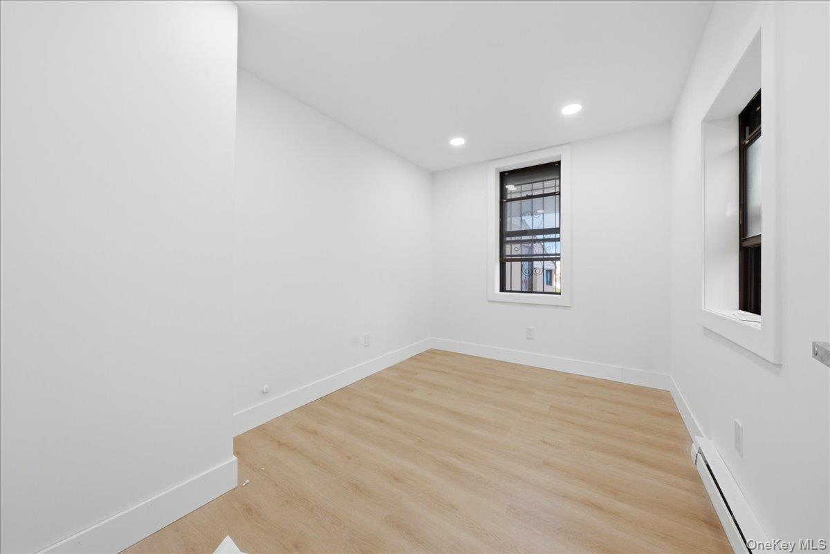 Single Family Tiemann Avenue Bronx, NY 10469, MLS-1034559-24