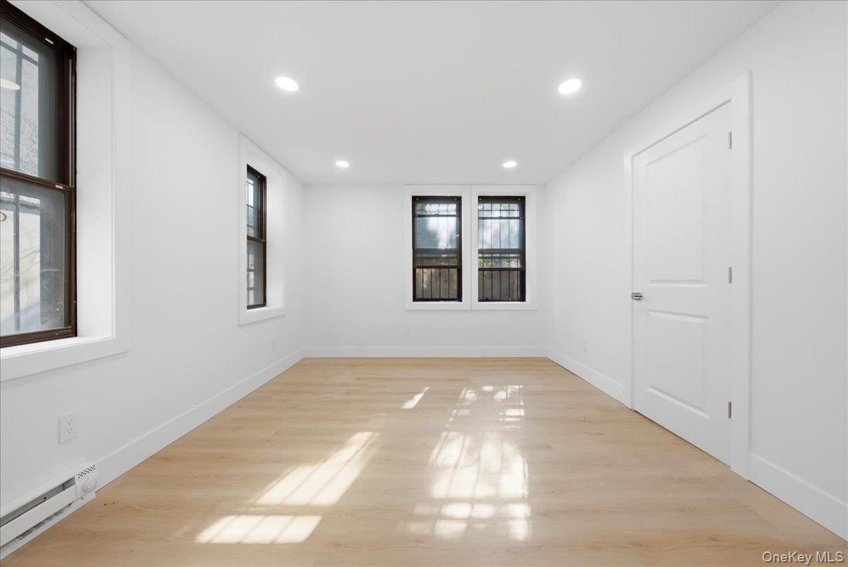 Single Family Tiemann Avenue Bronx, NY 10469, MLS-1034559-25