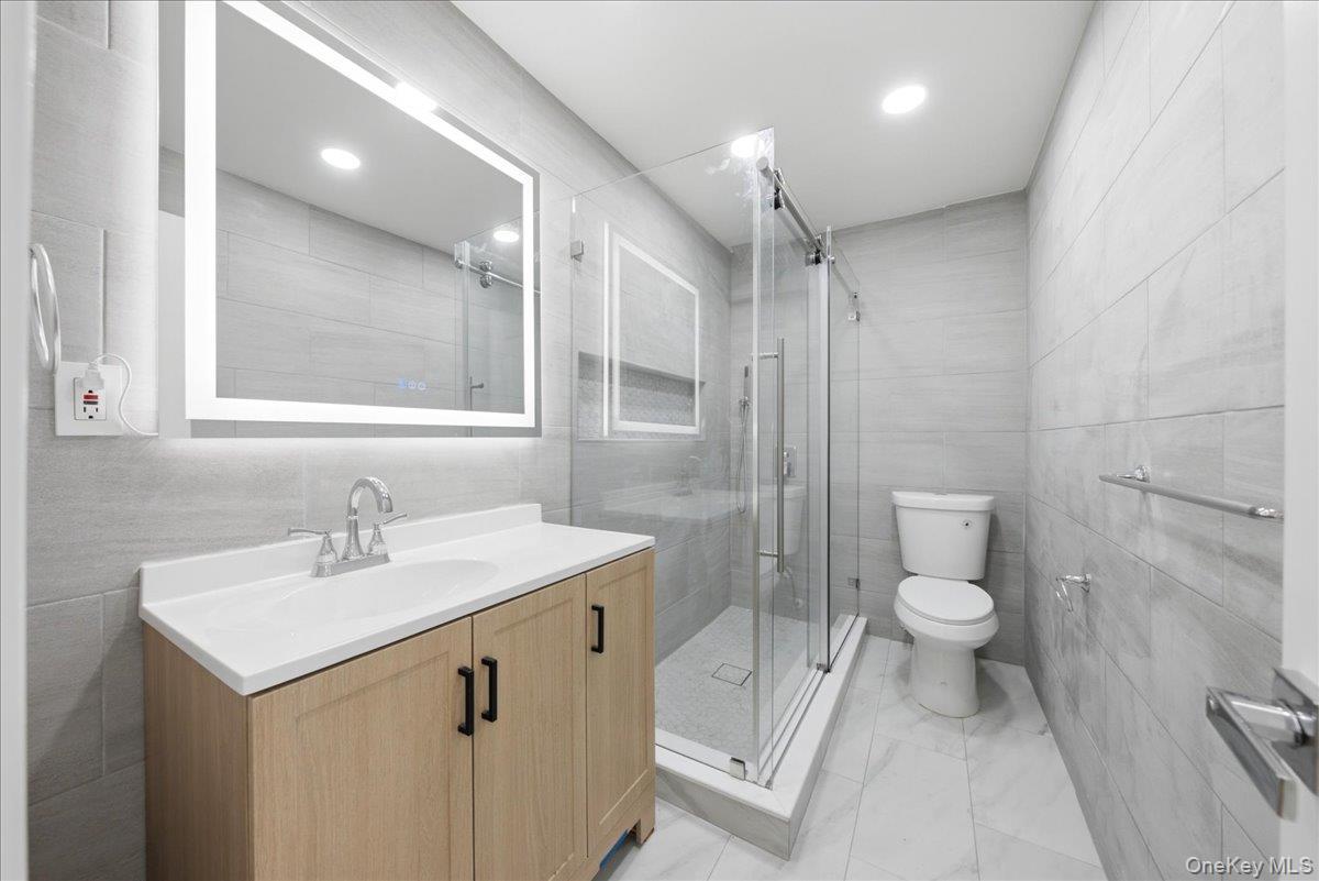 Single Family Tiemann Avenue Bronx, NY 10469, MLS-1034559-27