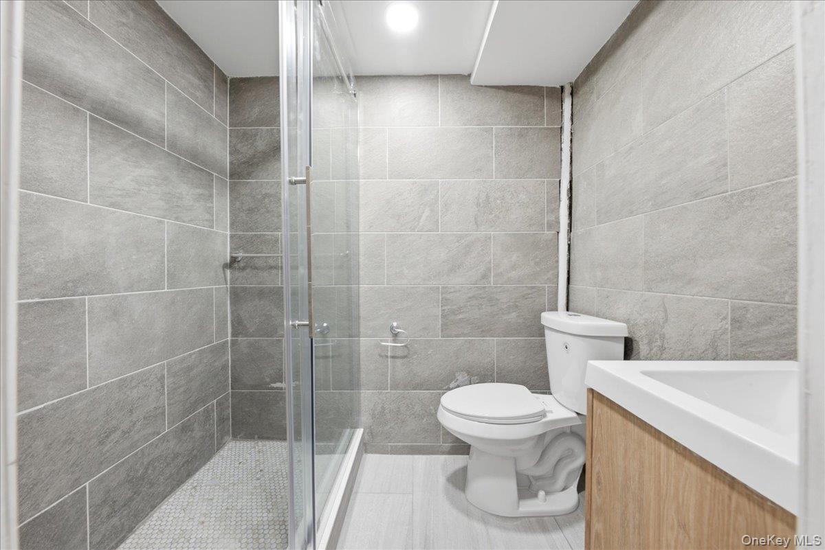 Single Family Tiemann Avenue Bronx, NY 10469, MLS-1034559-28