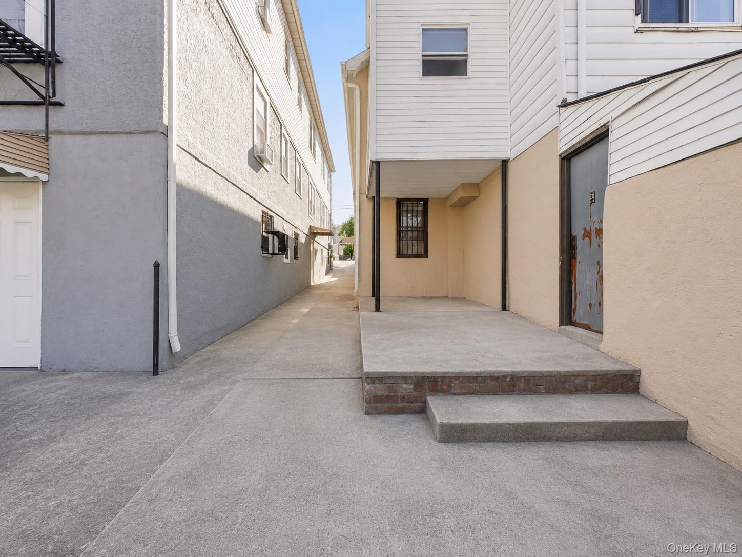 Single Family Tiemann Avenue Bronx, NY 10469, MLS-1034559-32