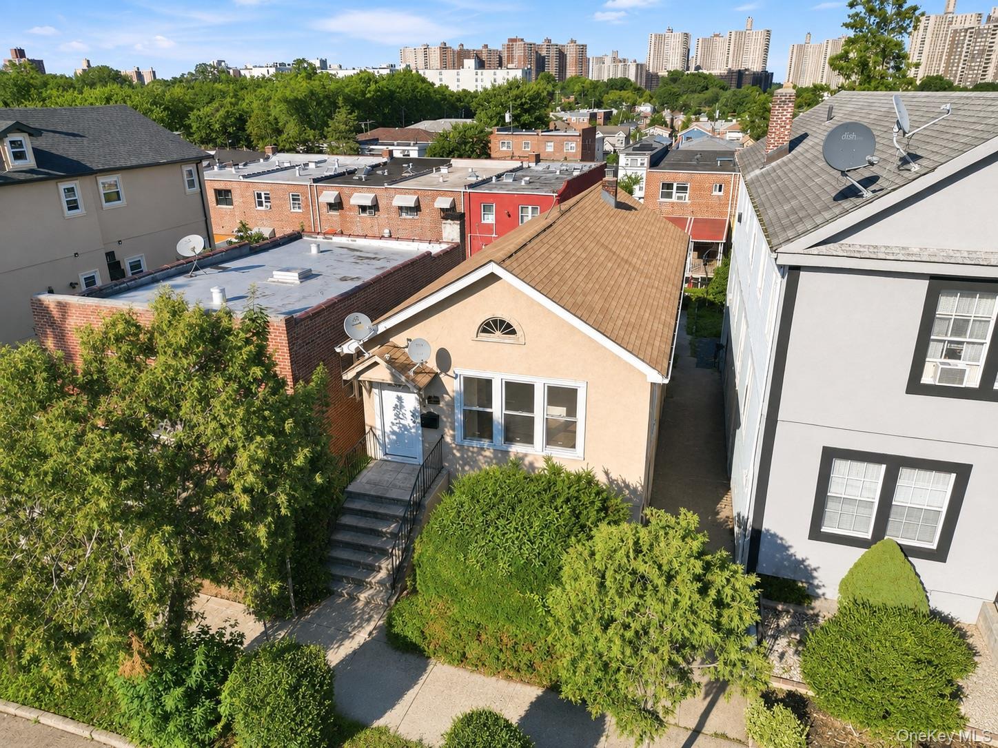 Single Family Tiemann Avenue Bronx, NY 10469, MLS-1034559-40