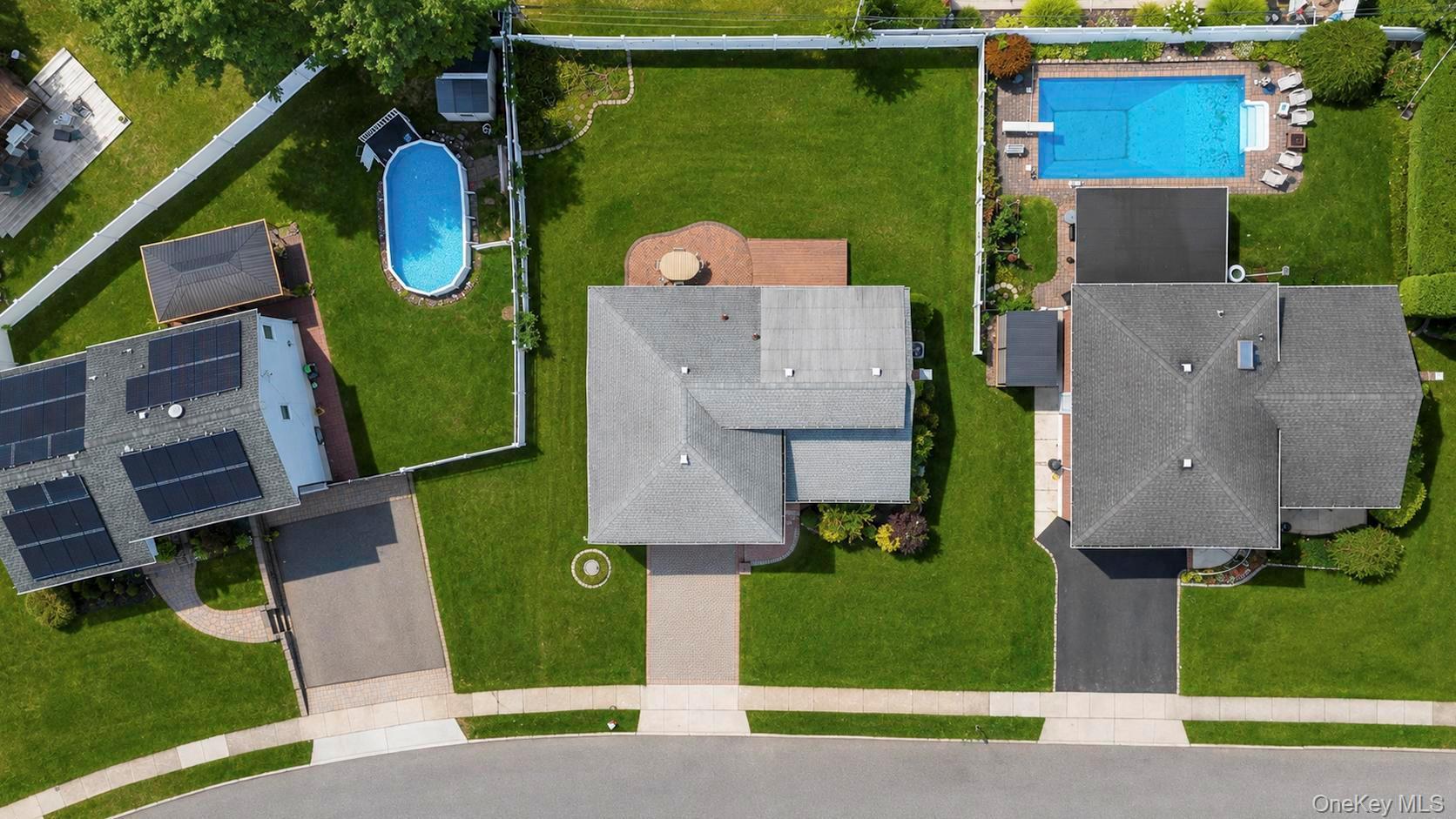 Single Family Balsam Drive Nassau County, NY 11801, MLS-1034569-2