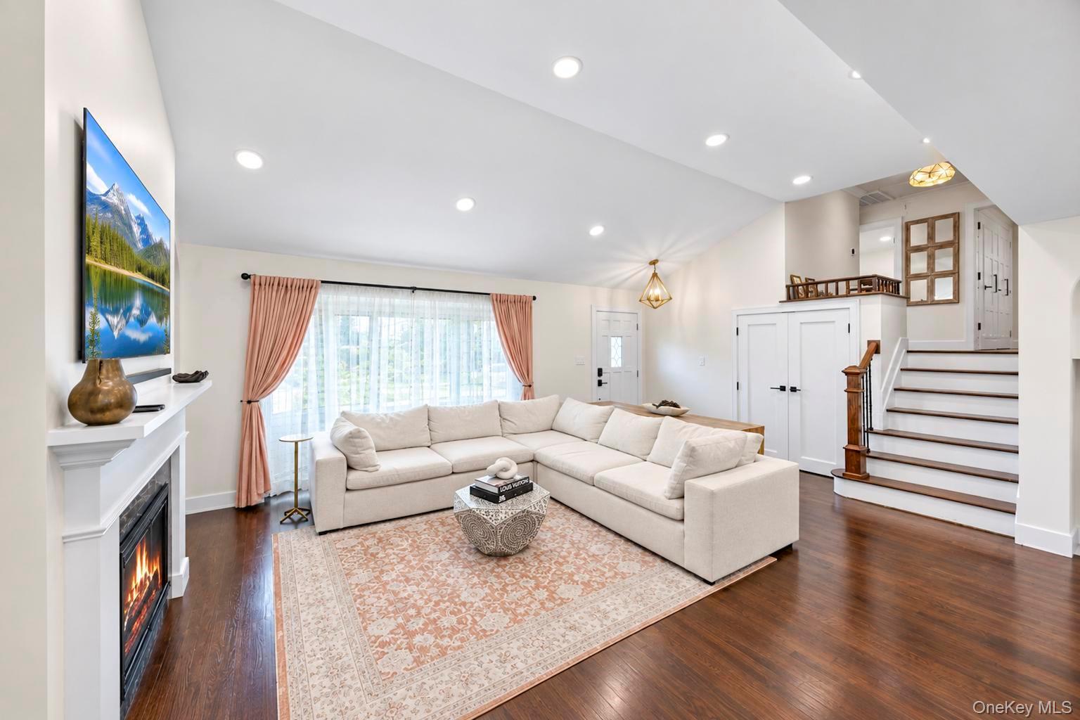 Single Family Balsam Drive Nassau County, NY 11801, MLS-1034569-6